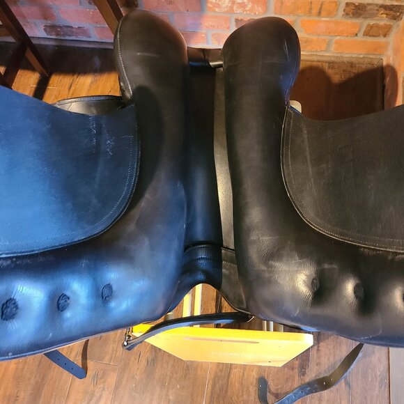 Crosby  18" Monoflap Dressage Saddle with Opti-fit Interchangeable Gullet - Picture 6 of 15